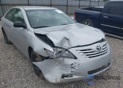 2007 Toyota Camry Le z USA, uszkodzony, nr VIN 4T1BE46K67U537271